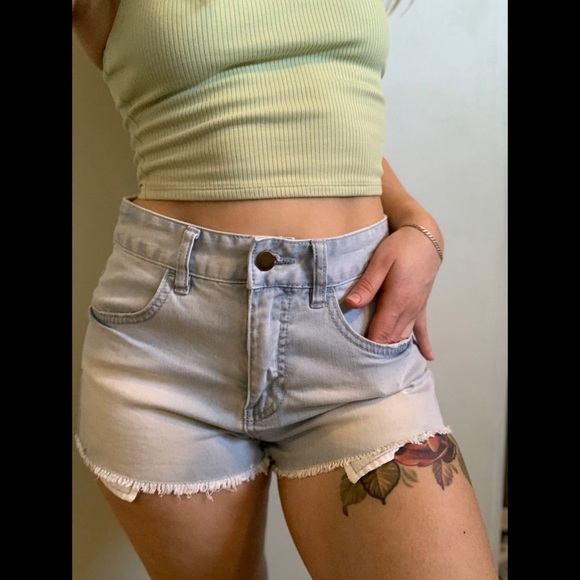 Size 26, Billabong high waisted indigo jean shorts - Picture 2 of 12